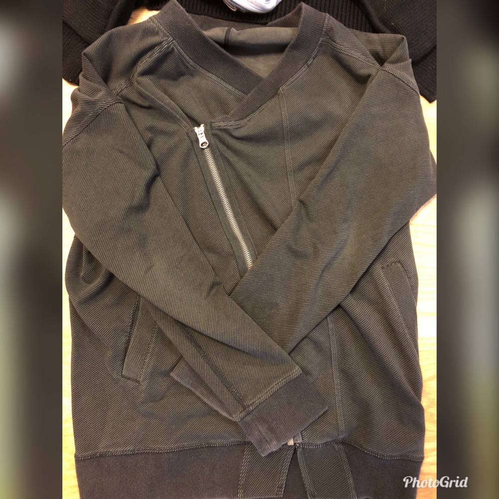Lululemon Mula Bundle Wrap size 6